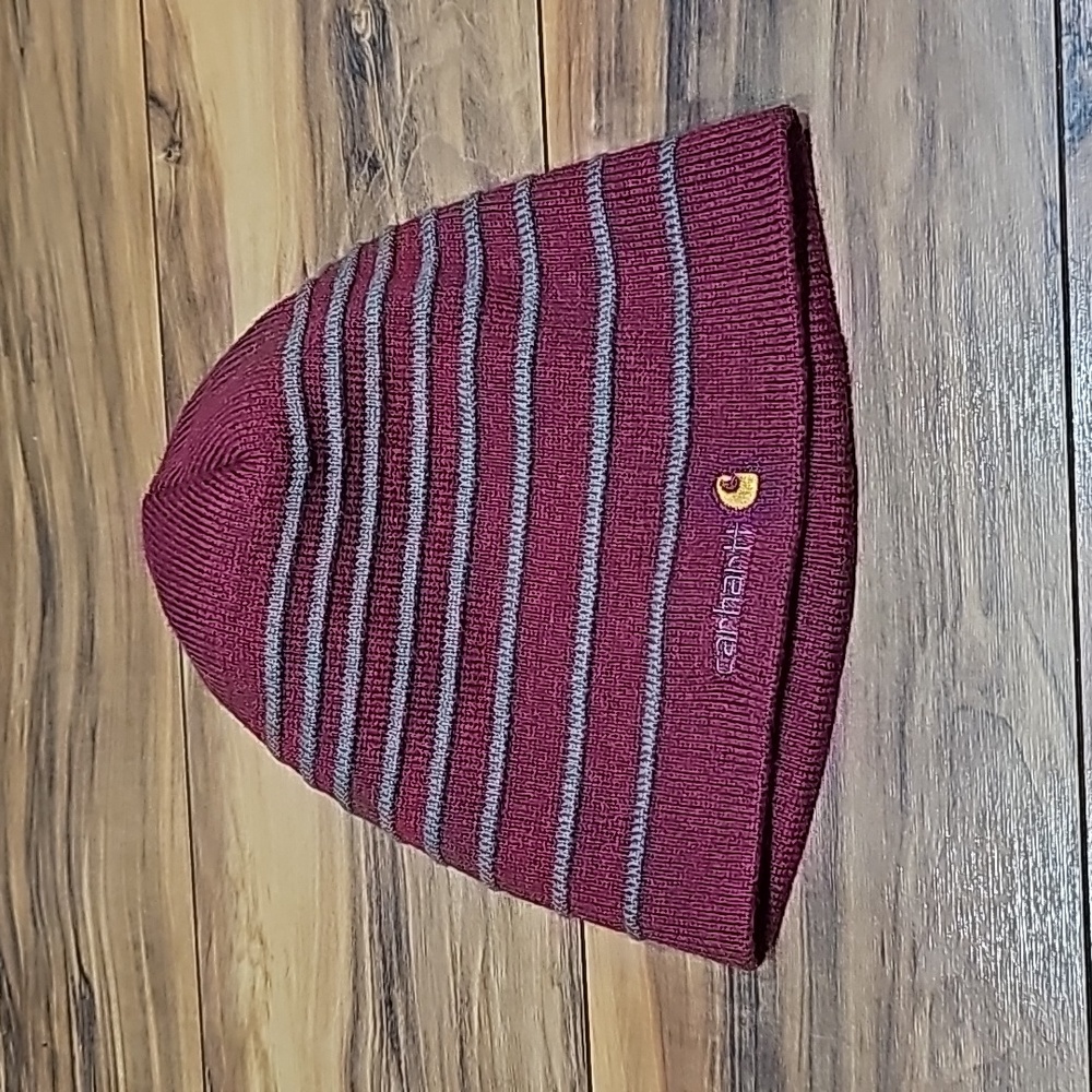 Carhartt beanie in maroon and gray